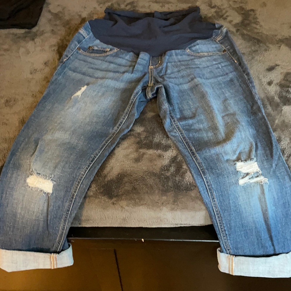 Maternity capris, size medium.